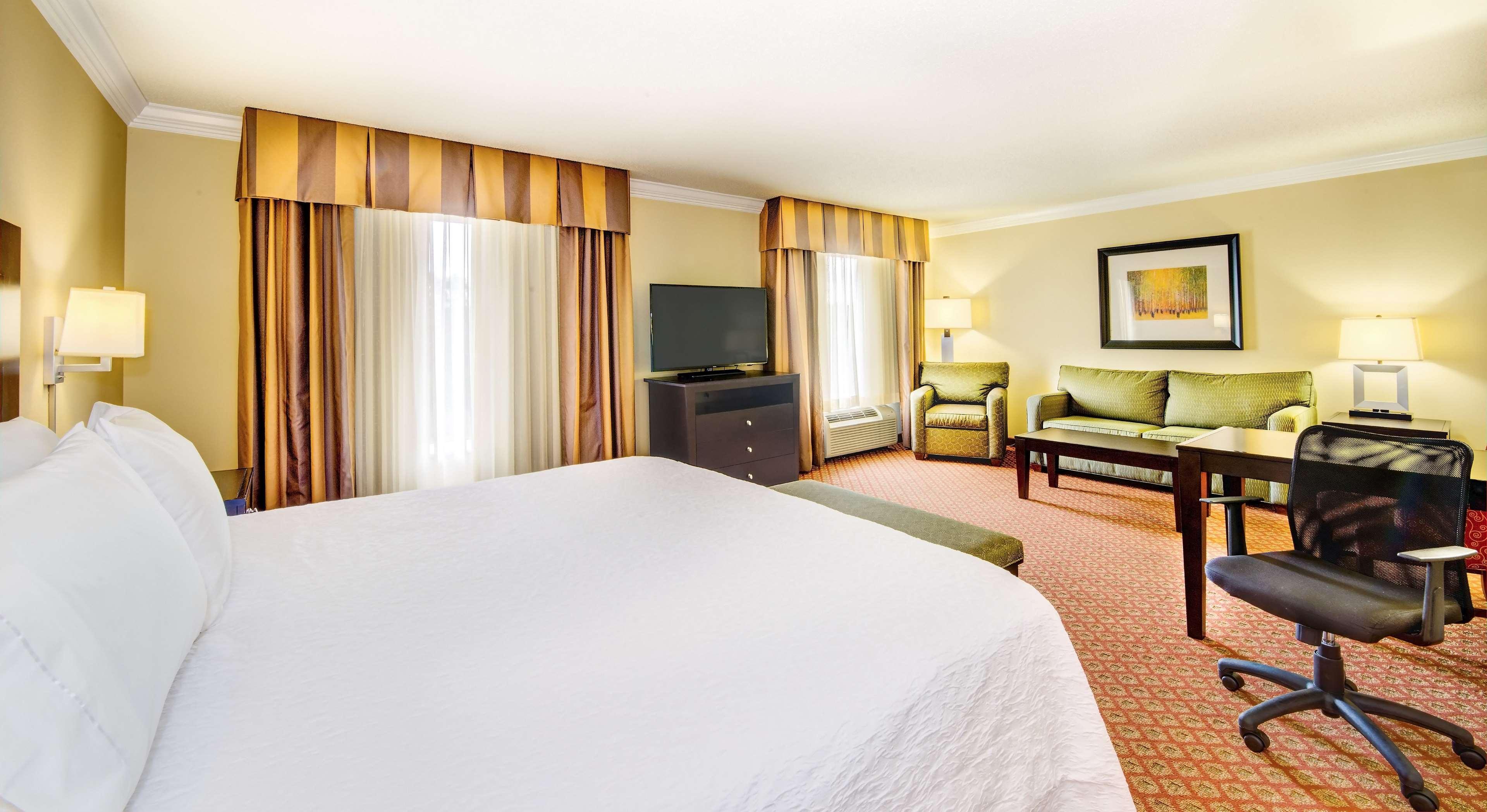 Hampton Inn & Suites Скотсбъро Екстериор снимка