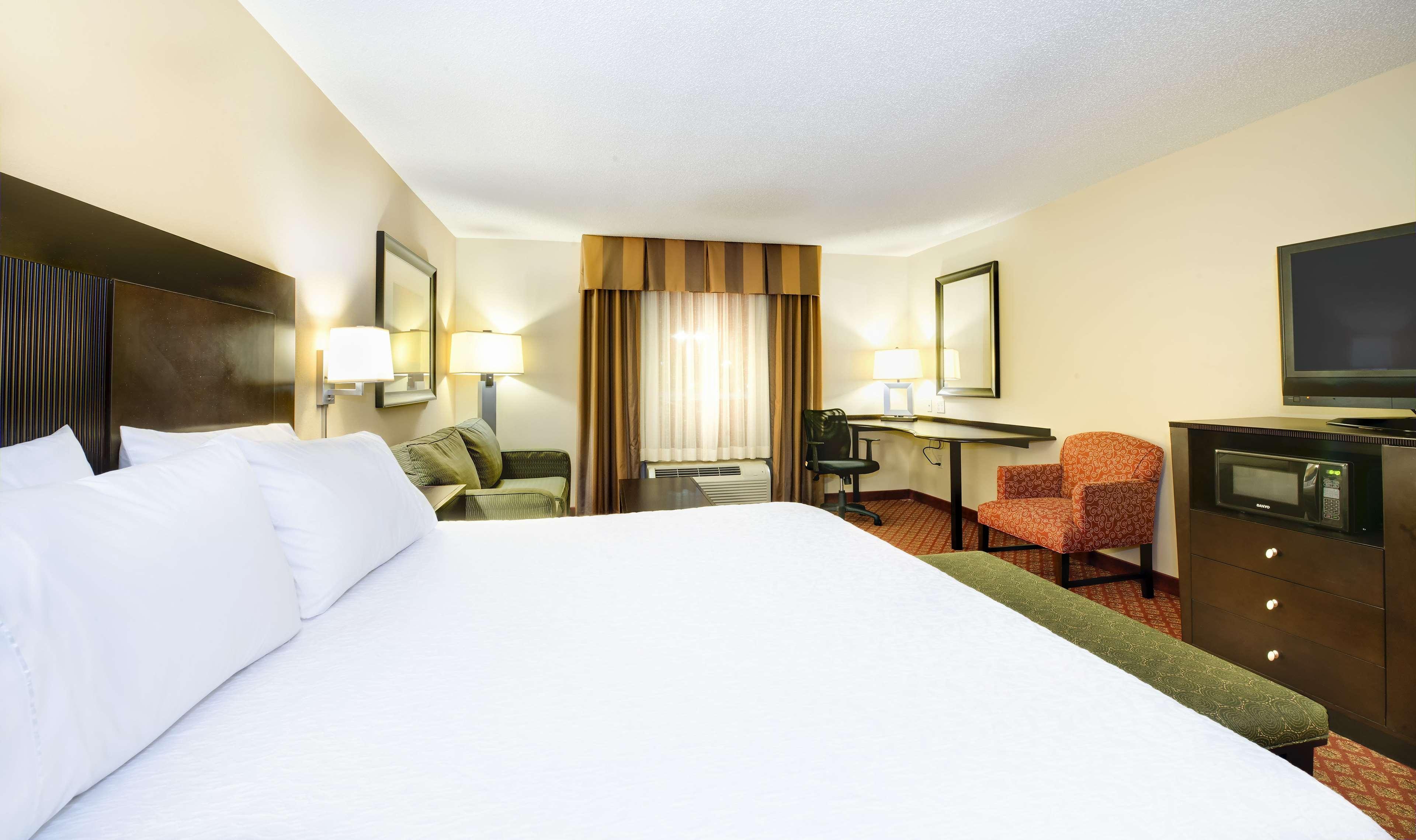 Hampton Inn & Suites Скотсбъро Екстериор снимка