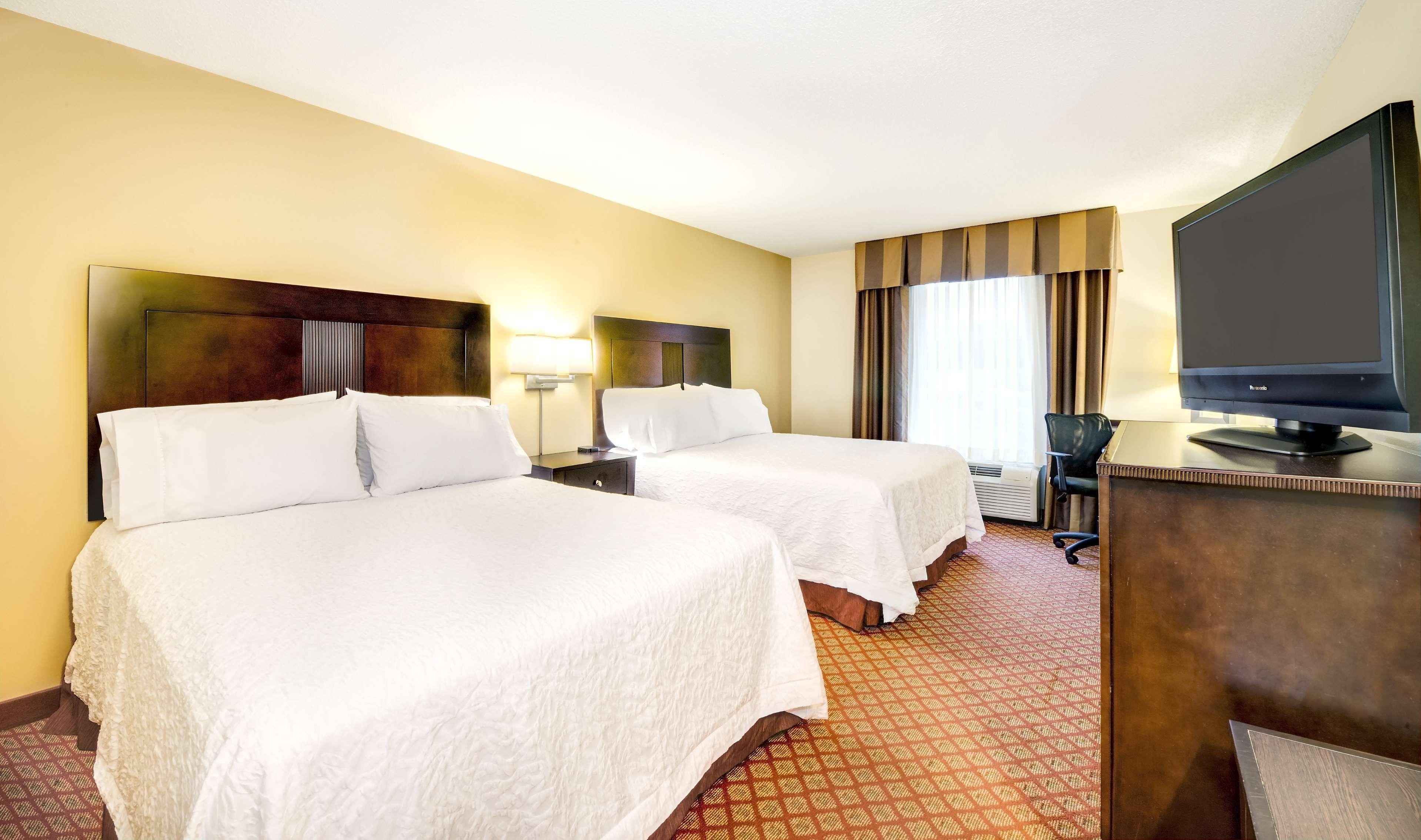 Hampton Inn & Suites Скотсбъро Екстериор снимка