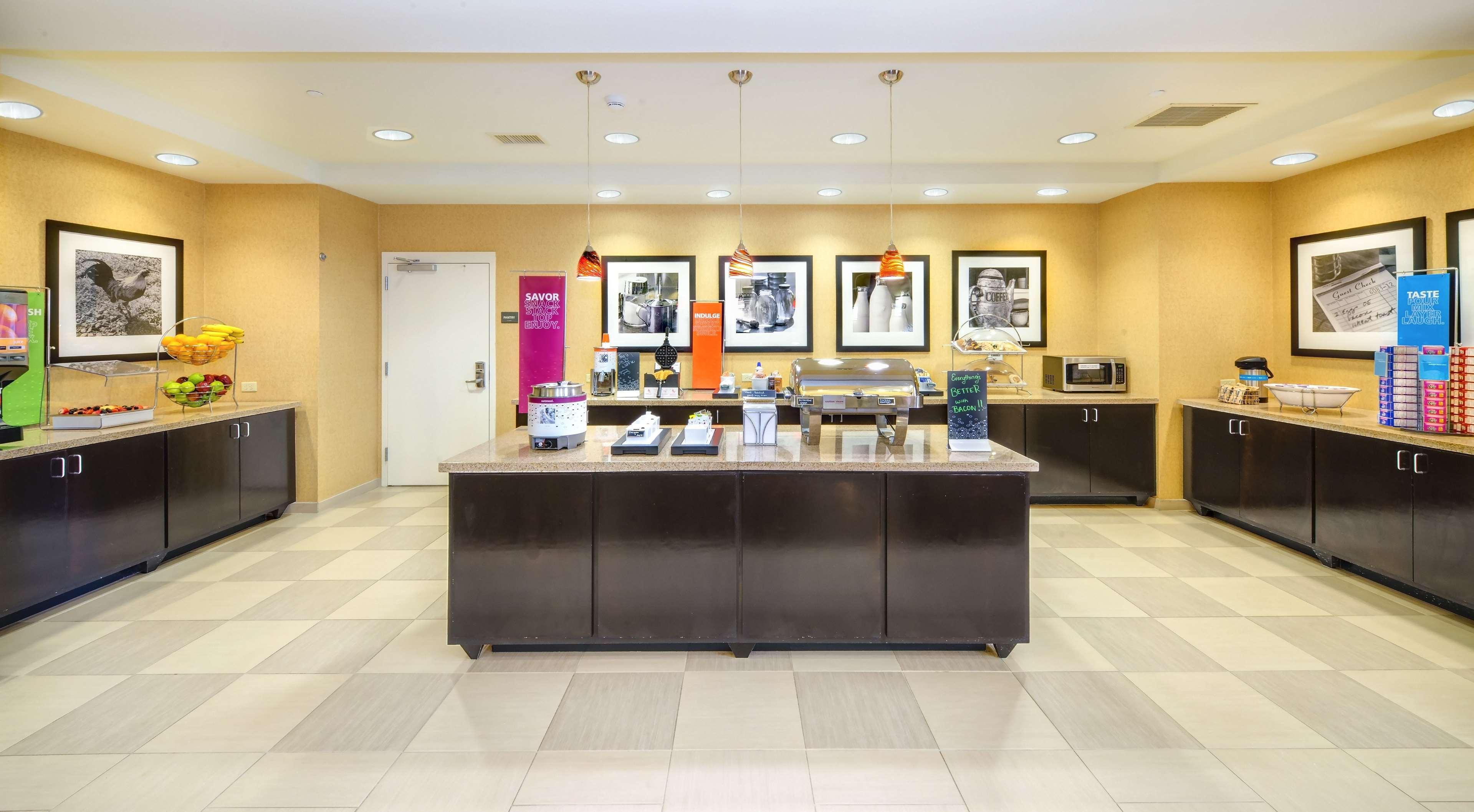 Hampton Inn & Suites Скотсбъро Екстериор снимка