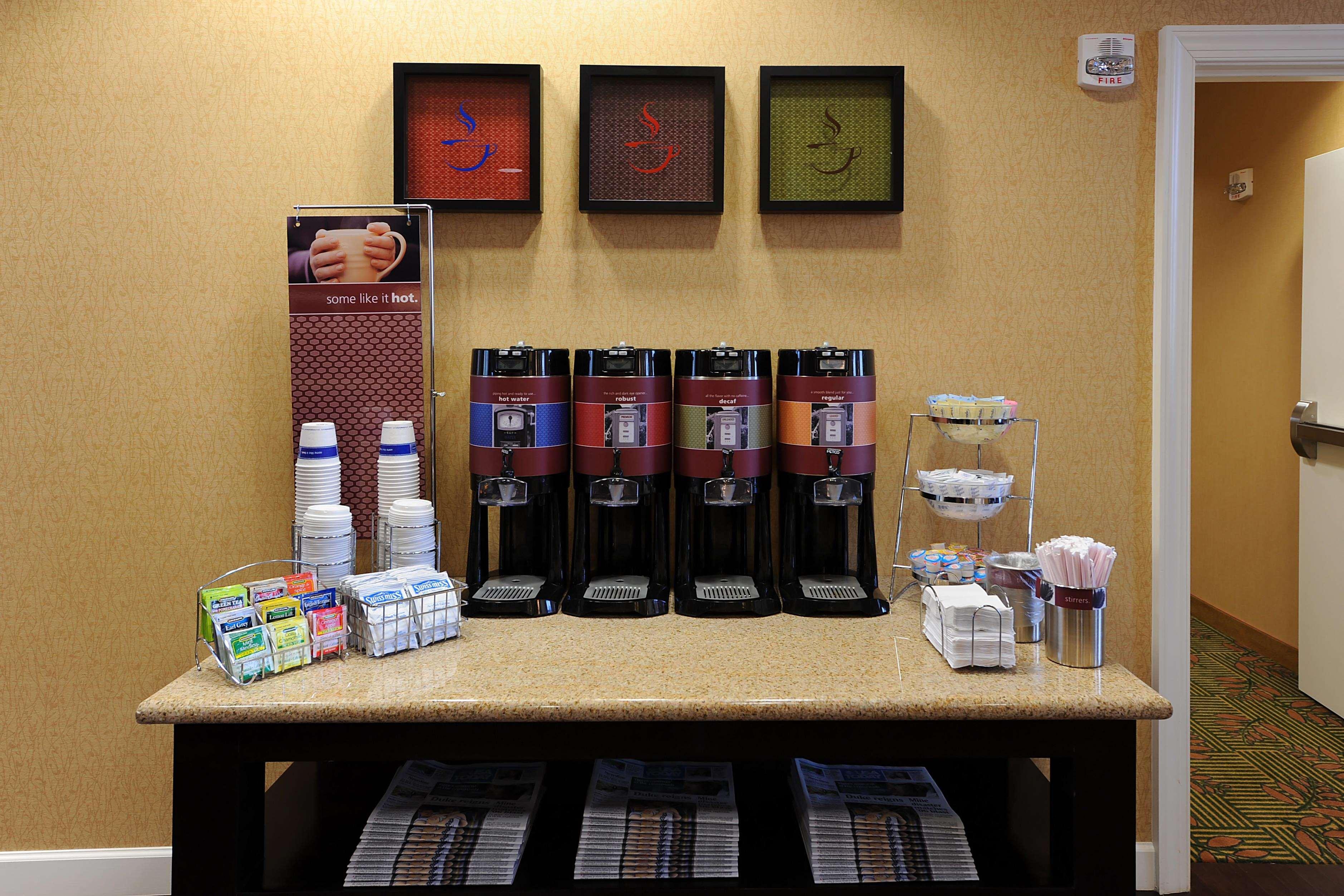 Hampton Inn & Suites Скотсбъро Ресторант снимка