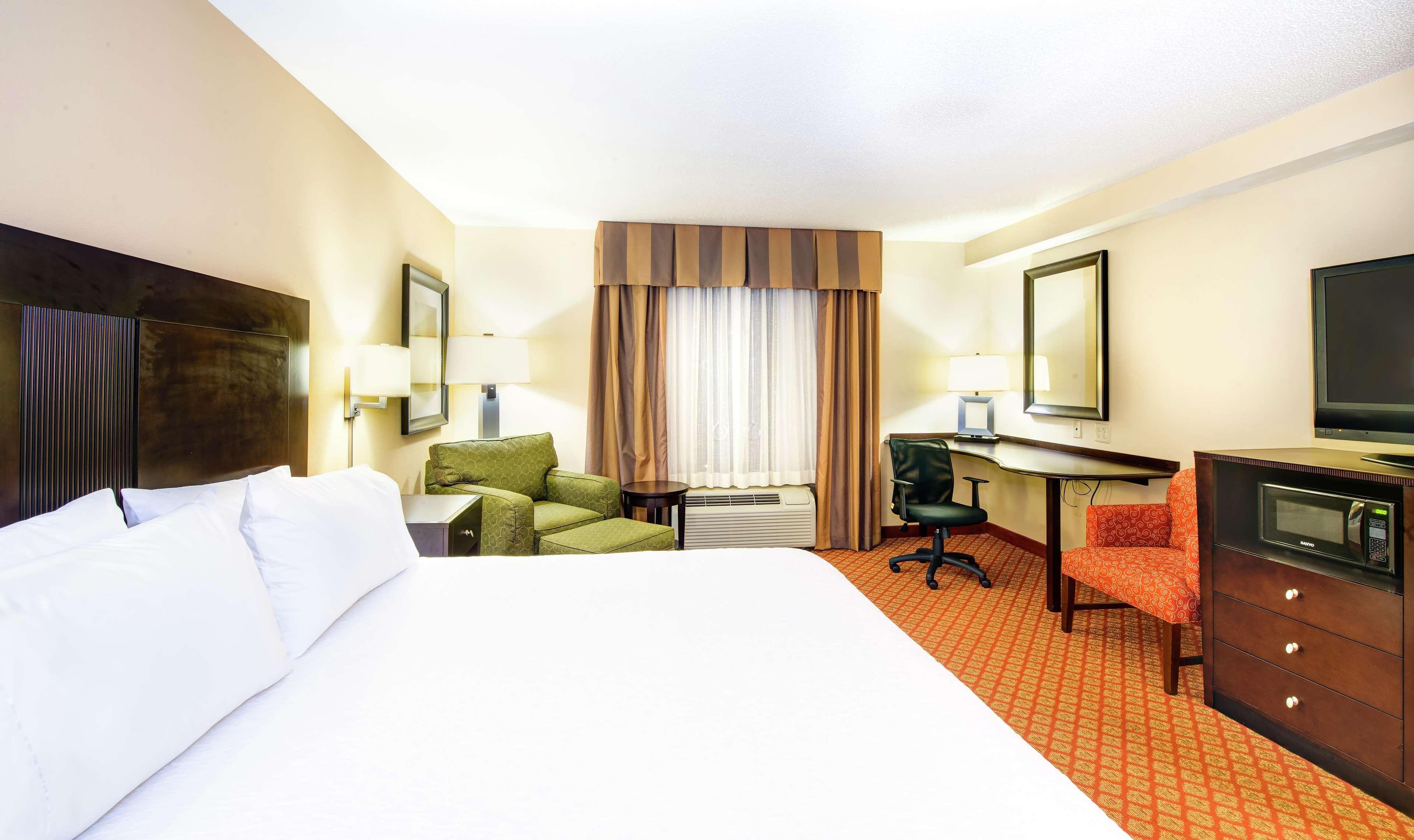Hampton Inn & Suites Скотсбъро Екстериор снимка