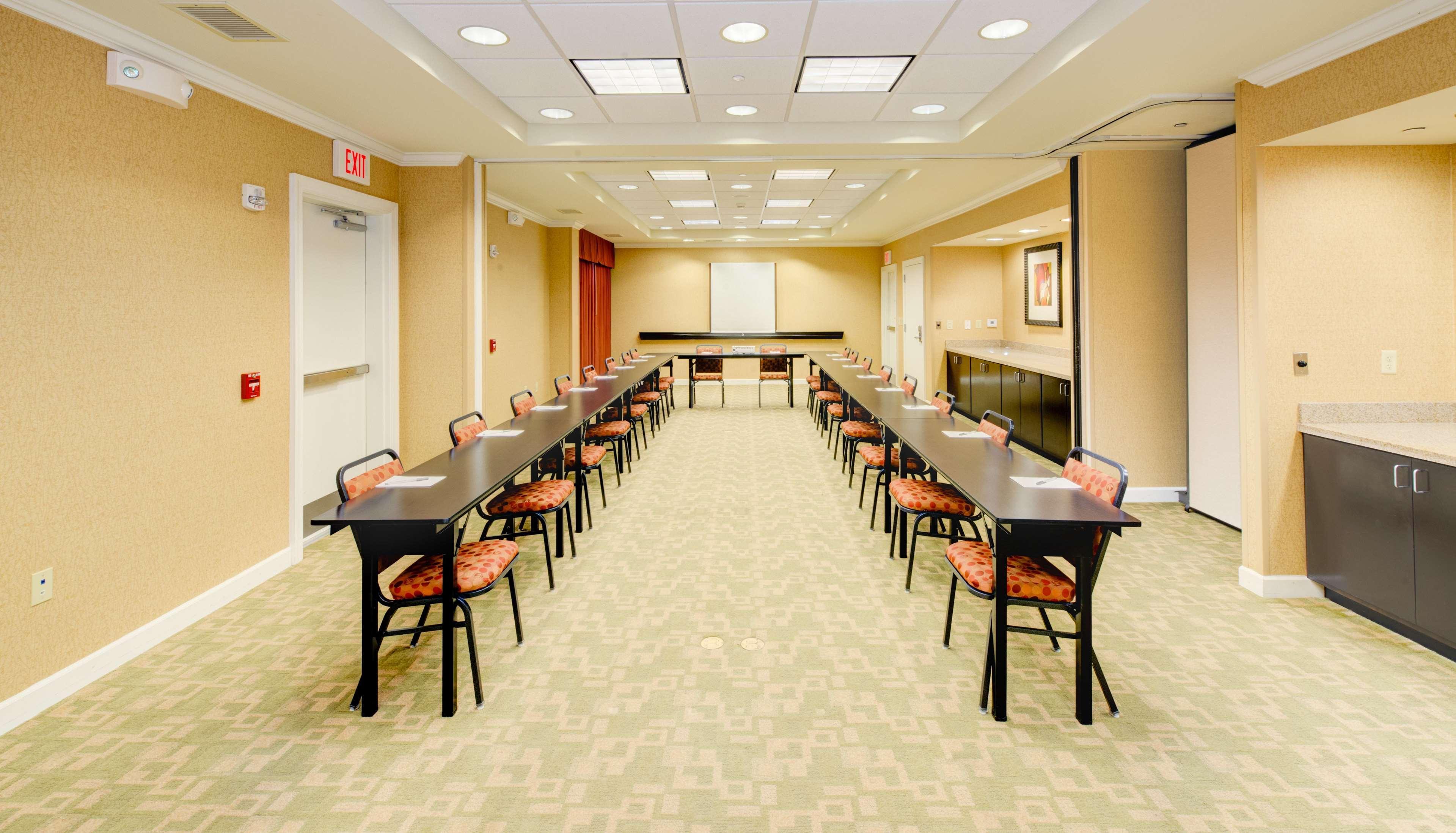 Hampton Inn & Suites Скотсбъро Екстериор снимка