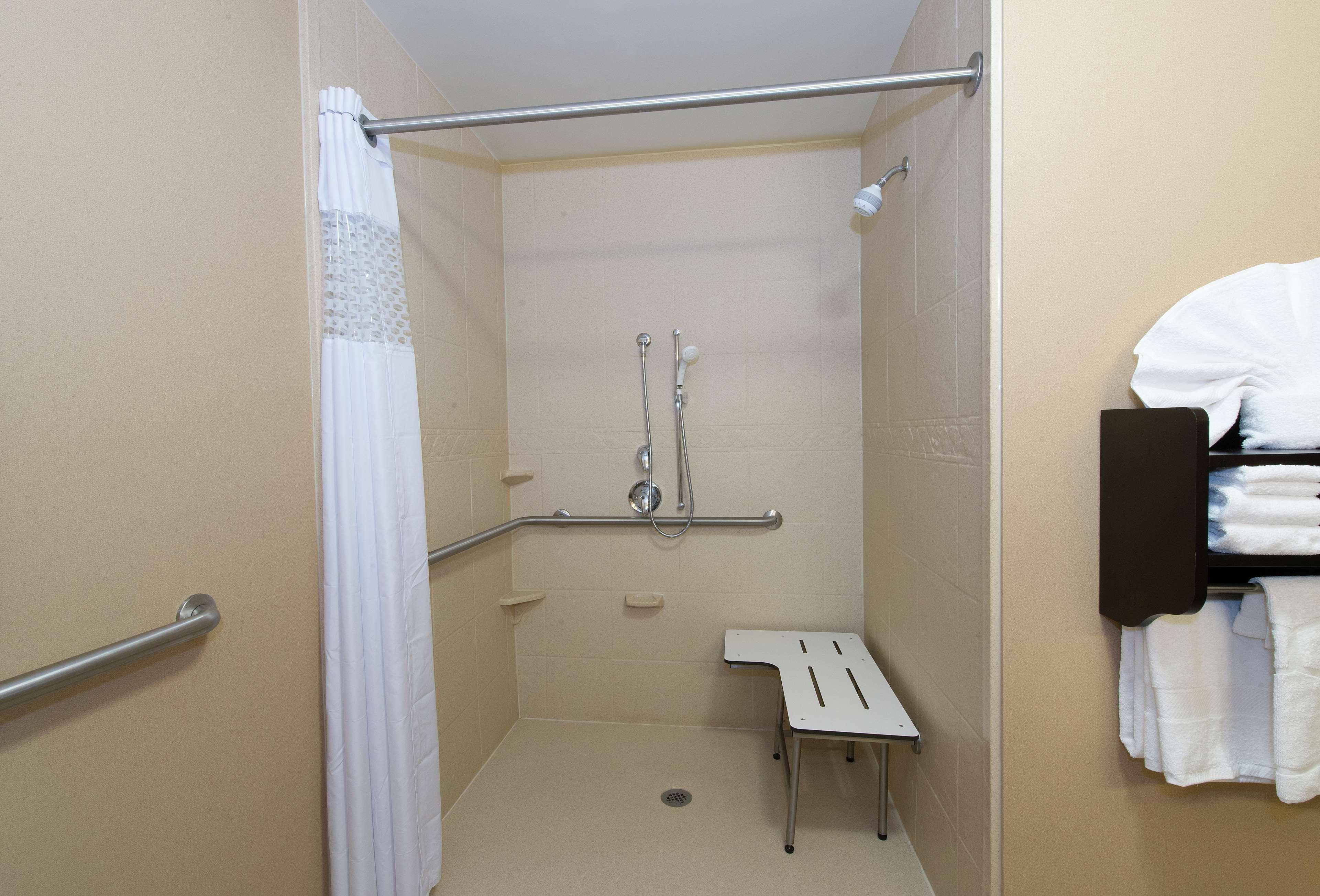 Hampton Inn & Suites Скотсбъро Екстериор снимка