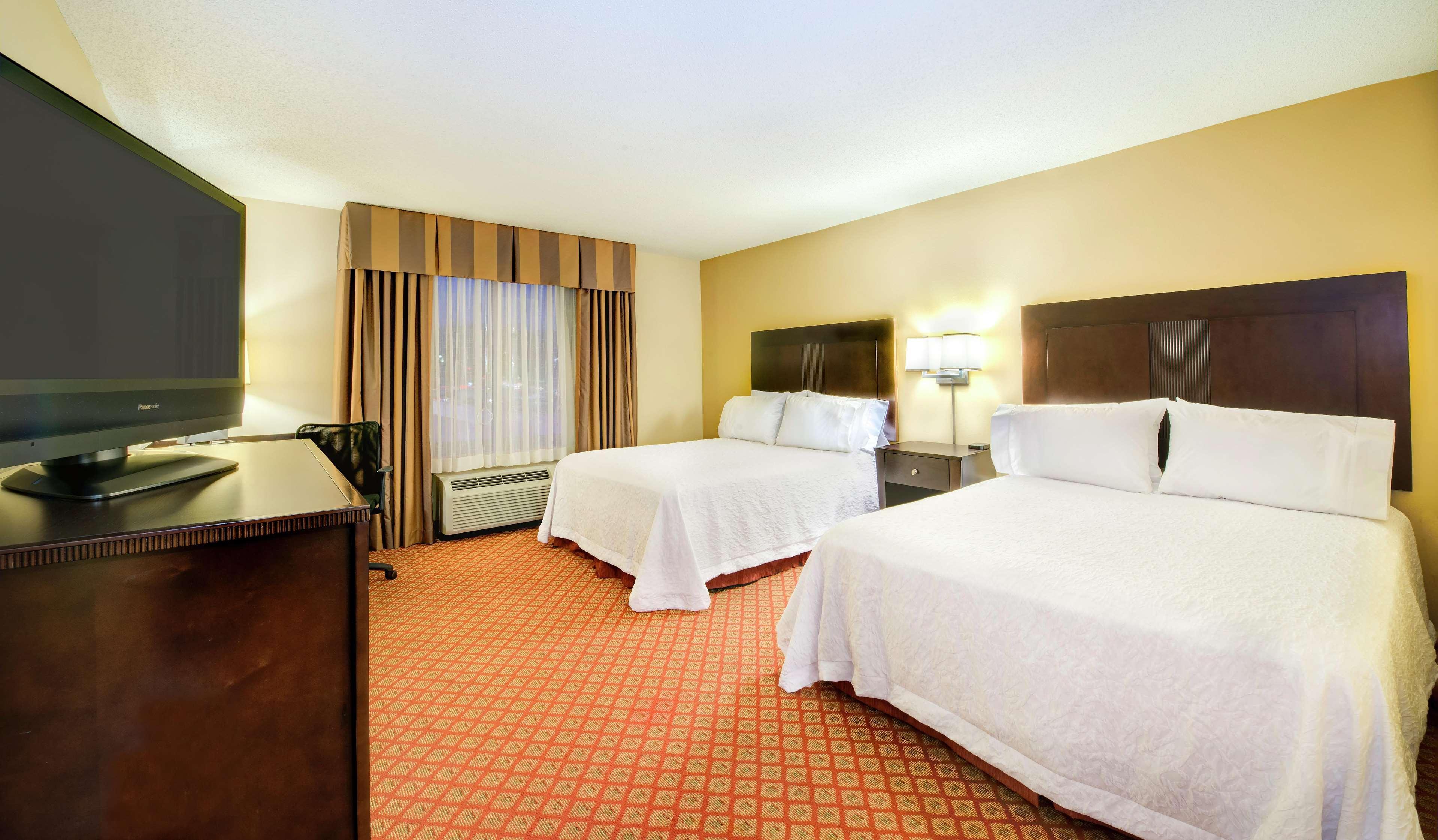 Hampton Inn & Suites Скотсбъро Екстериор снимка