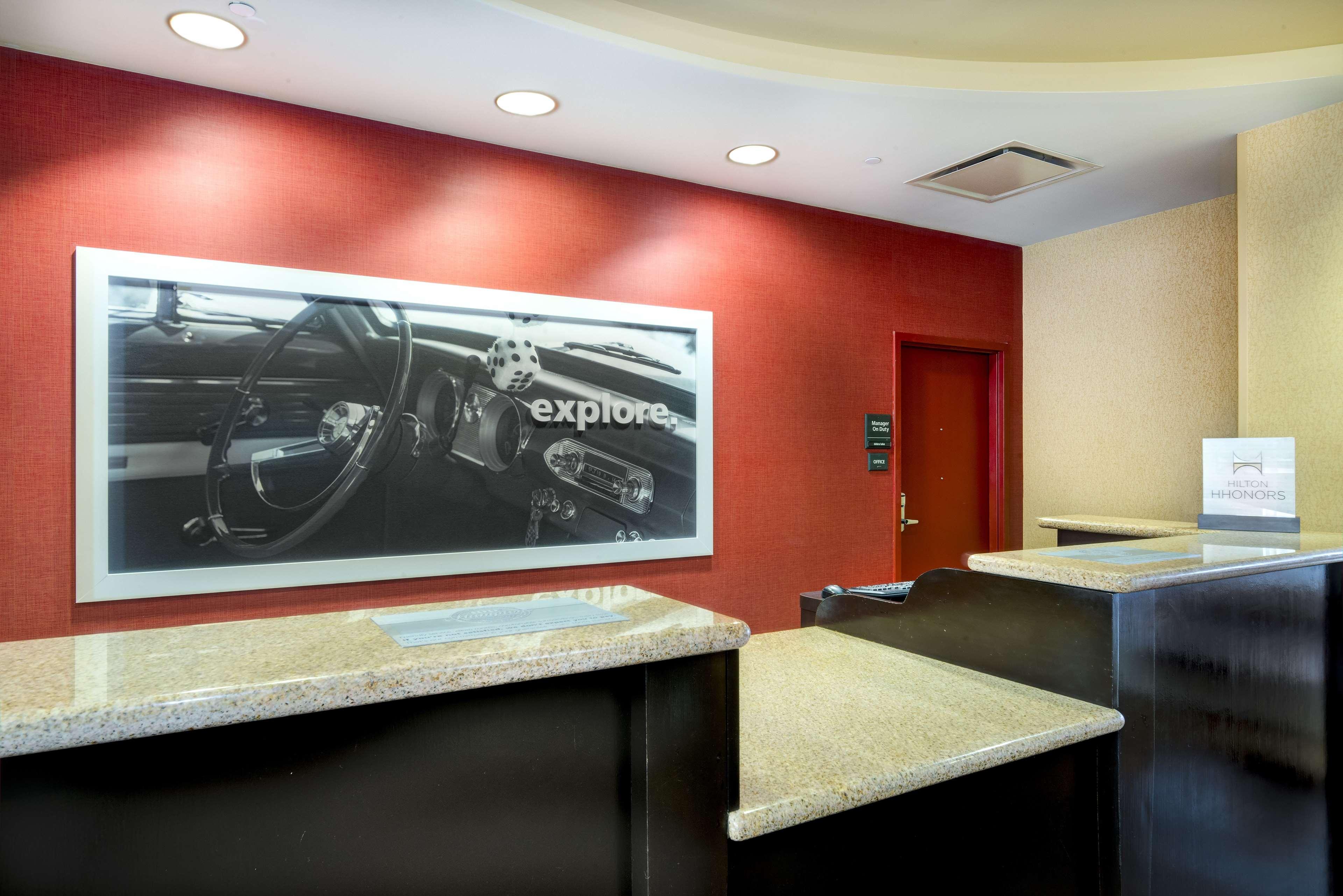 Hampton Inn & Suites Скотсбъро Екстериор снимка
