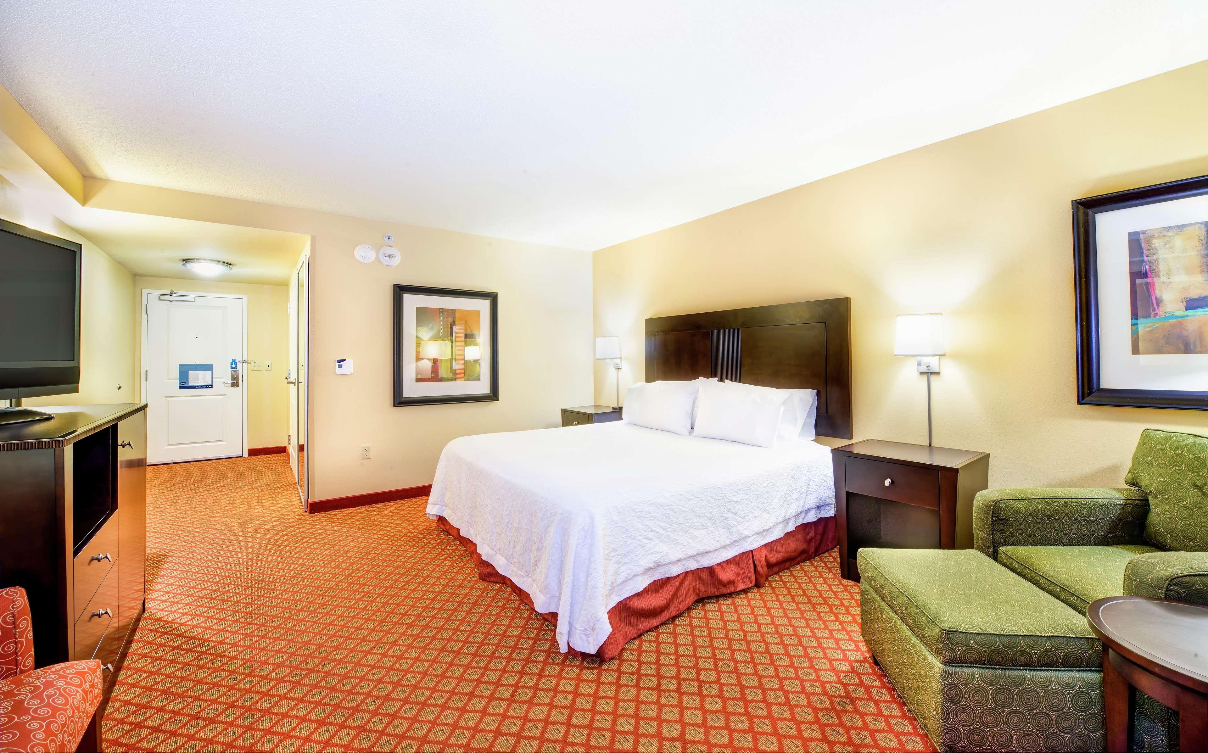 Hampton Inn & Suites Скотсбъро Екстериор снимка