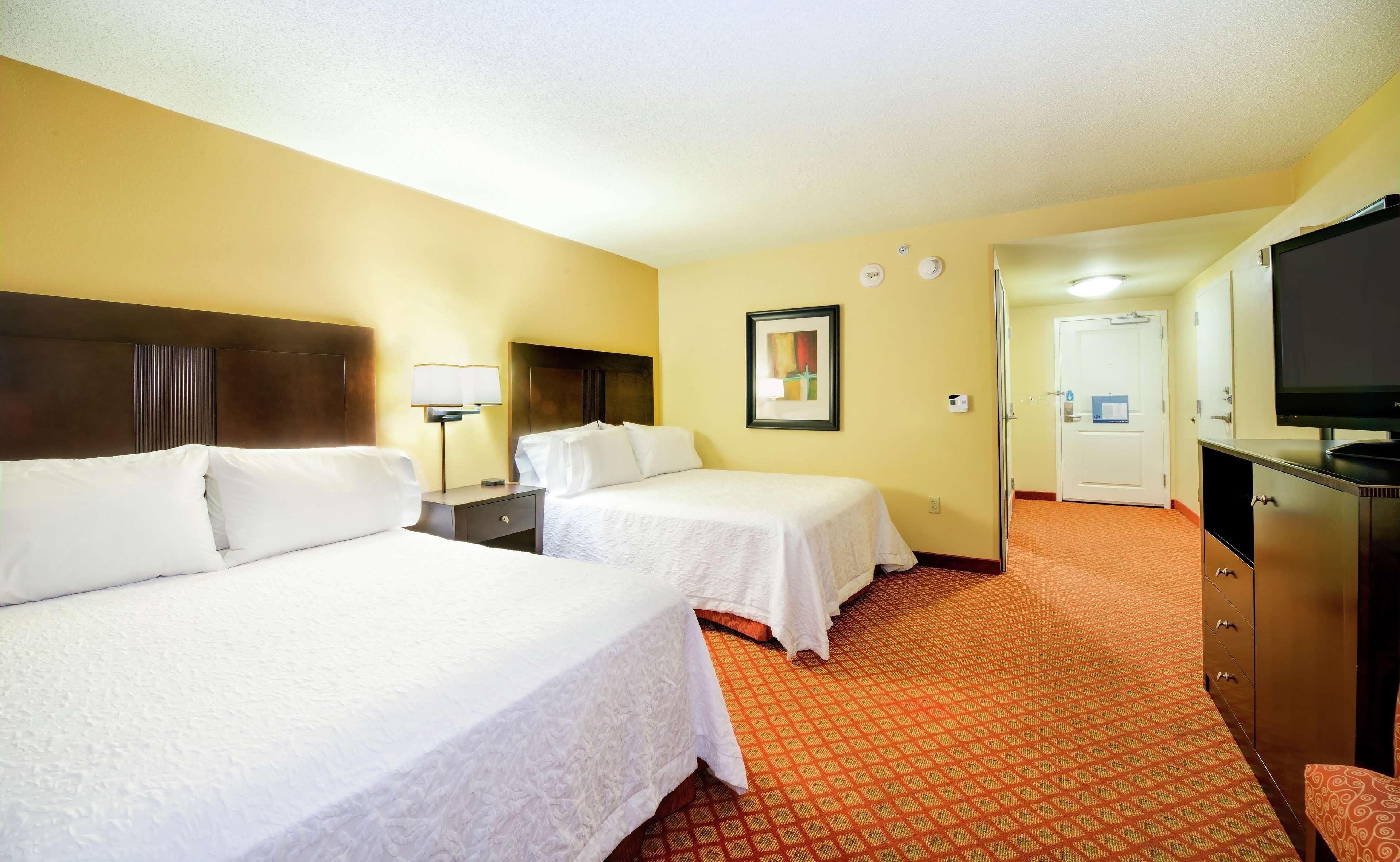 Hampton Inn & Suites Скотсбъро Екстериор снимка