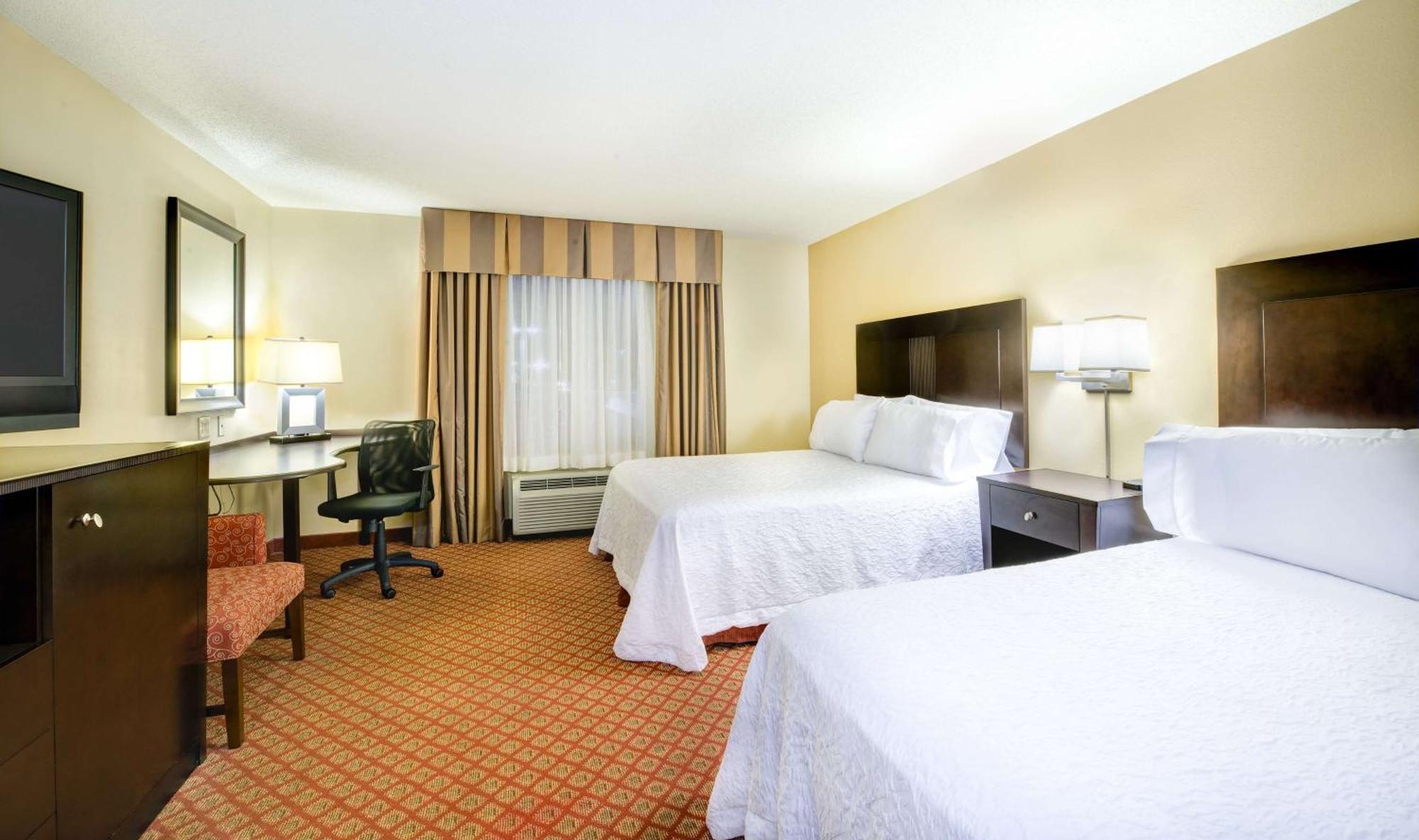 Hampton Inn & Suites Скотсбъро Екстериор снимка